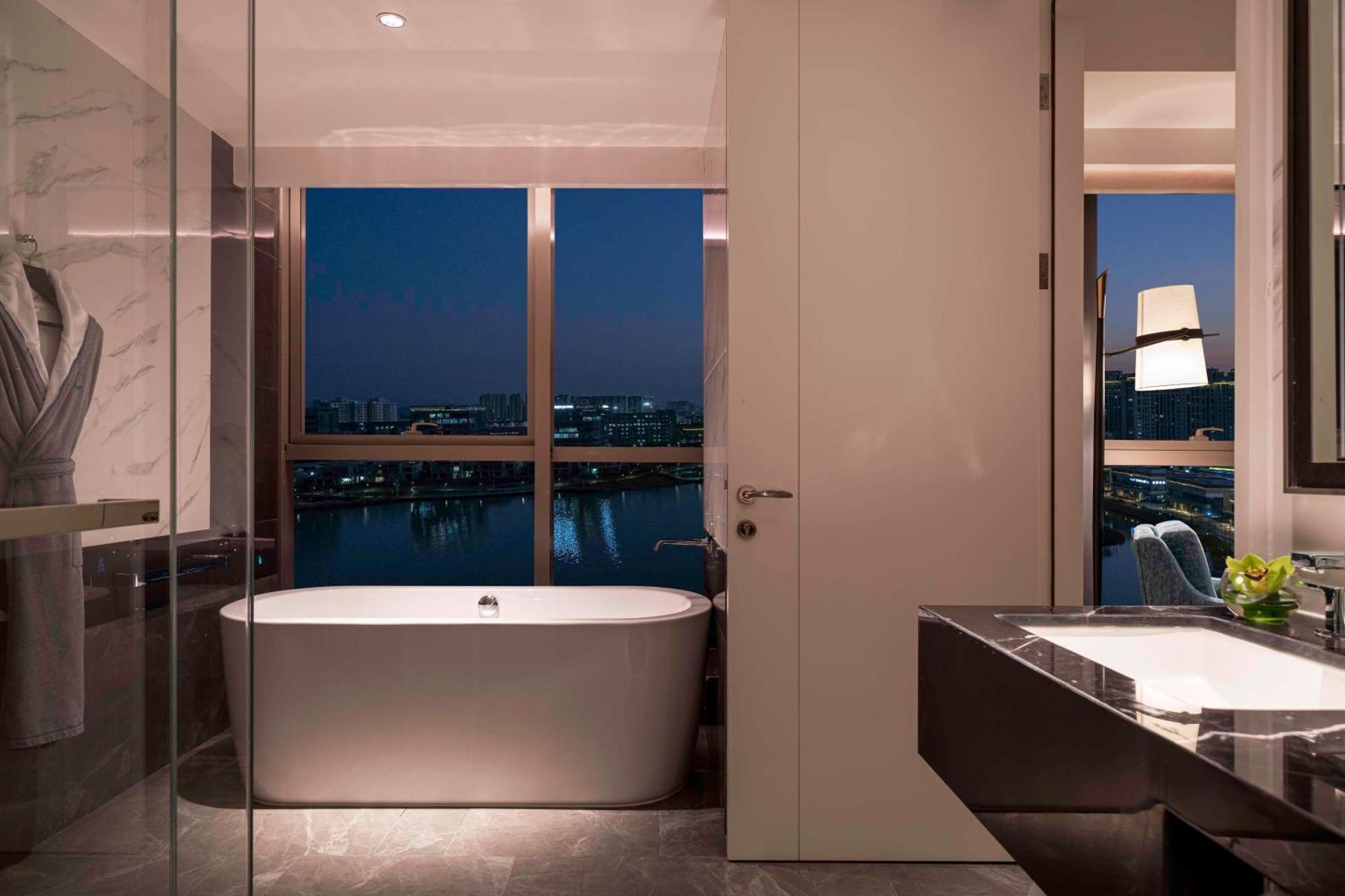 Hyatt Centric Lakeside Ningbo Exteriör bild